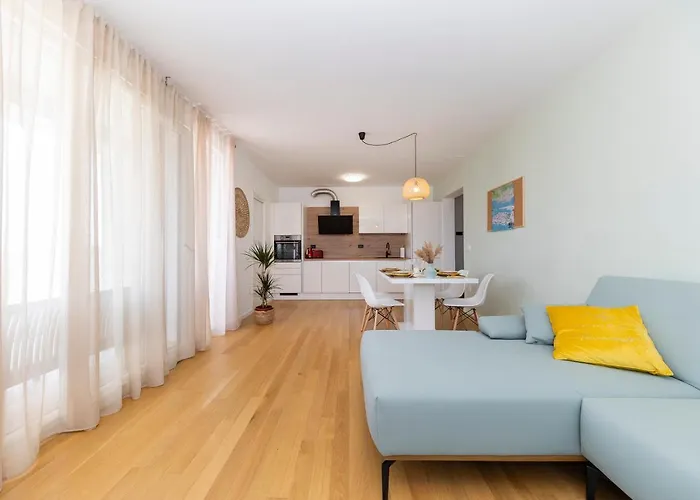 Deluxe Apartment Zara